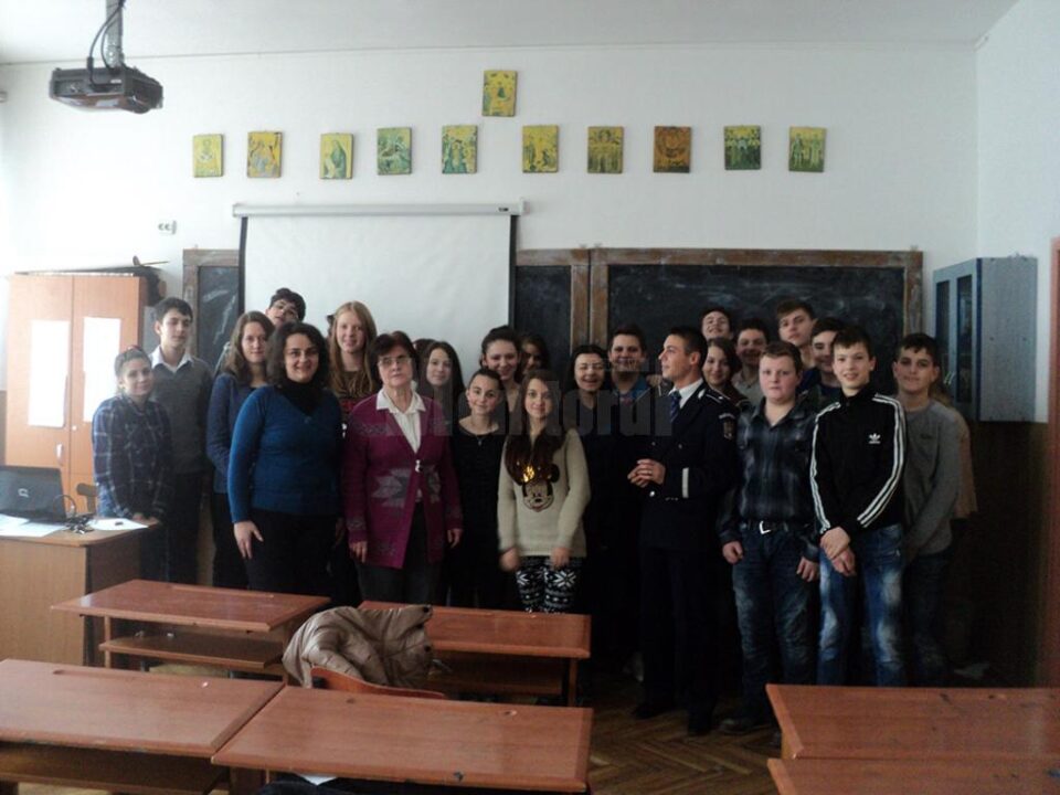 Elevii și profesorii Școlii Gimnaziale Nr.4 Suceava au marcat, pentru al patrulea an consecutiv, Ziua Internațională a Nonviolenței