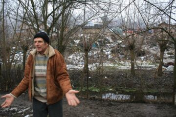 Familie terorizată de țiganii de pe Mirăuți