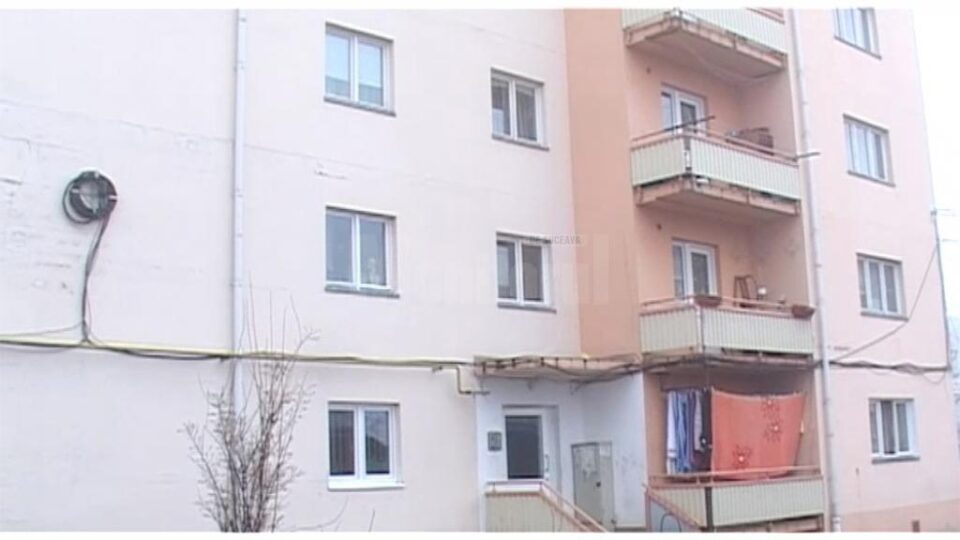 Incendiul a fost anunțat la un bloc aflat pe strada Putnei, din Burdujeni