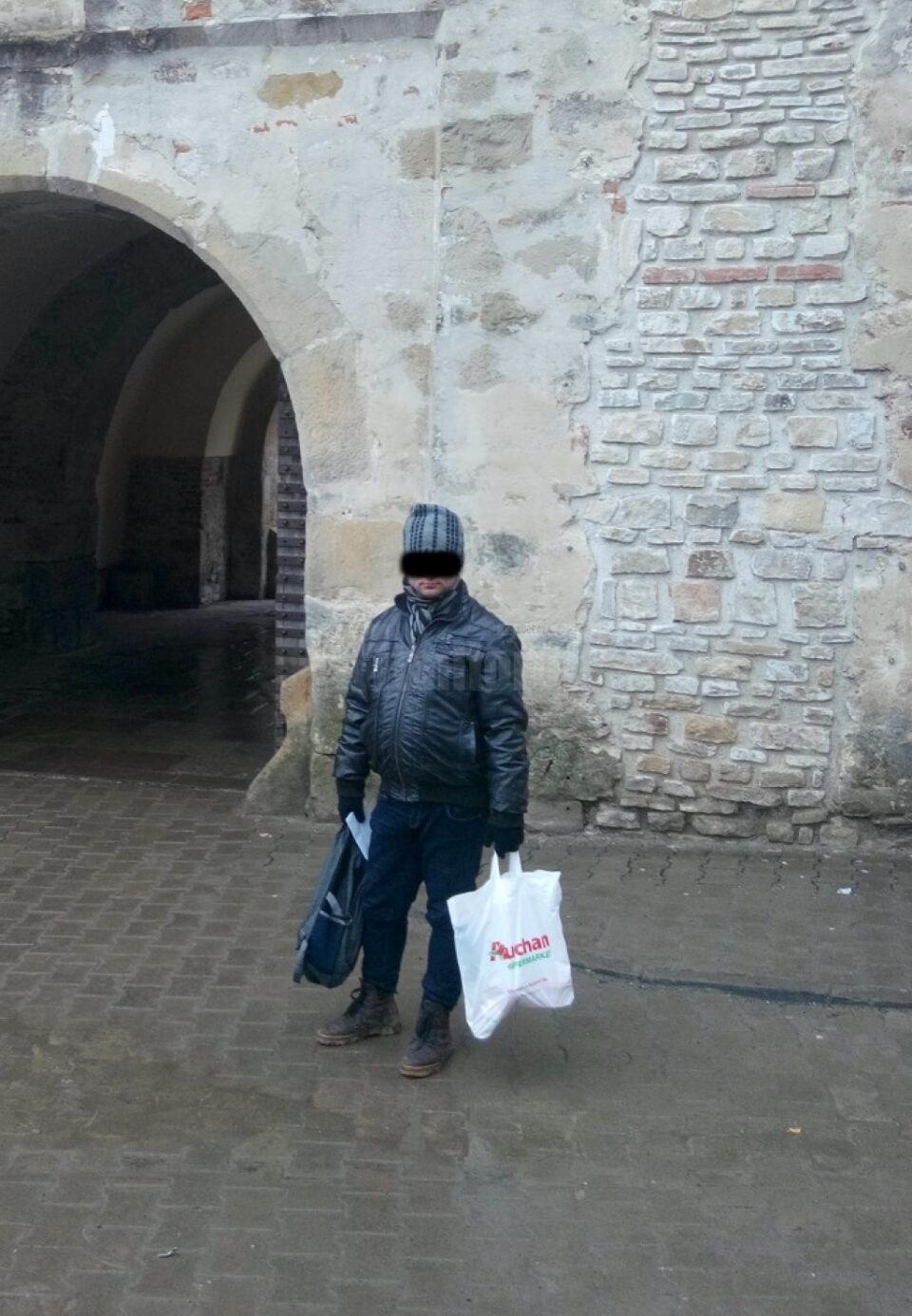 Prins după ce a furat o sacoșă din incinta Mănăstirii “Sfântul Ioan cel Nou”