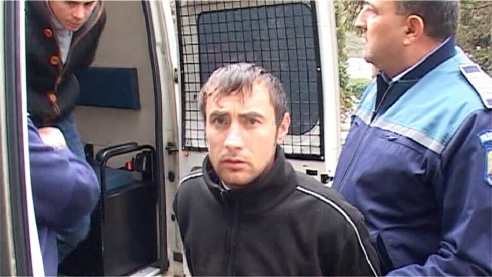 Cei trei tineri care au terorizat și jefuit bătrâni Cei trei tineri care au terorizat și jefuit bătrâni