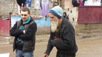 Într-o casă cu trei camere de pe Mirăuți au domiciliul legal 55 de țigani, membri ai unei singure familii