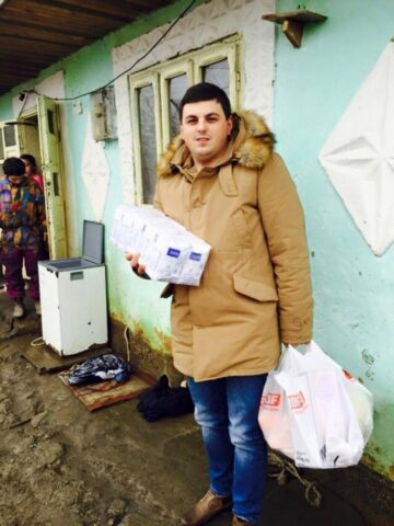 O familie necăjită din satul Dragomirna, ajutată de câțiva oameni cu suflet mare