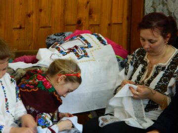 Tradiții și obiceiuri locale, reînviate de elevii de la Școala Gimnazială Todirești
