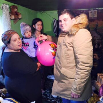 O familie necăjită din satul Dragomirna, ajutată de câțiva suceveni