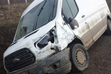 Autoutilitara implicată în accident