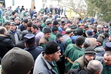 După trei zile și trei nopți de grevă, ortacii de la mina de uraniu de la Crucea nu au făcut nici un pas înainte în ceea ce privește revendicările lor
