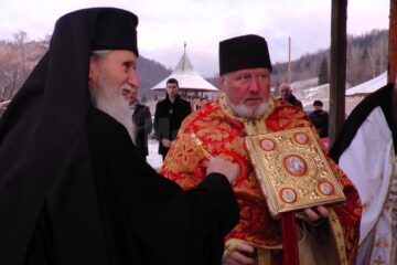 ÎPS Pimen, Arhiepiscopul Sucevei și Rădăuților, a săvârșit, duminică, 25 ianuarie, Sfânta Liturghie, la Schitul „Nașterea Sfântului Ioan Botezătorul“ din localitatea Molid