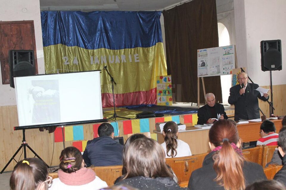 „Anotimpurile neliniștitelor iubiri”, la Școala Gimnazială „George Voevidca” din Câmpulung Moldovenesc