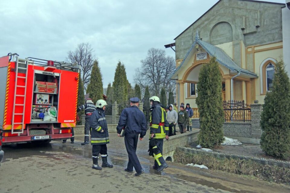 Incendiu la Biserica Penticostală din Mitoc