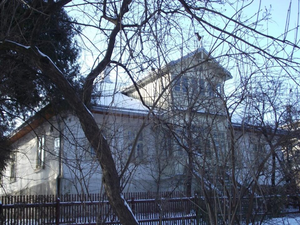 O casă din secolul al XVIII-lea, care a aparținut familiei armene Kapri, adăpostește singurul muzeu memorial din municipiul Suceava