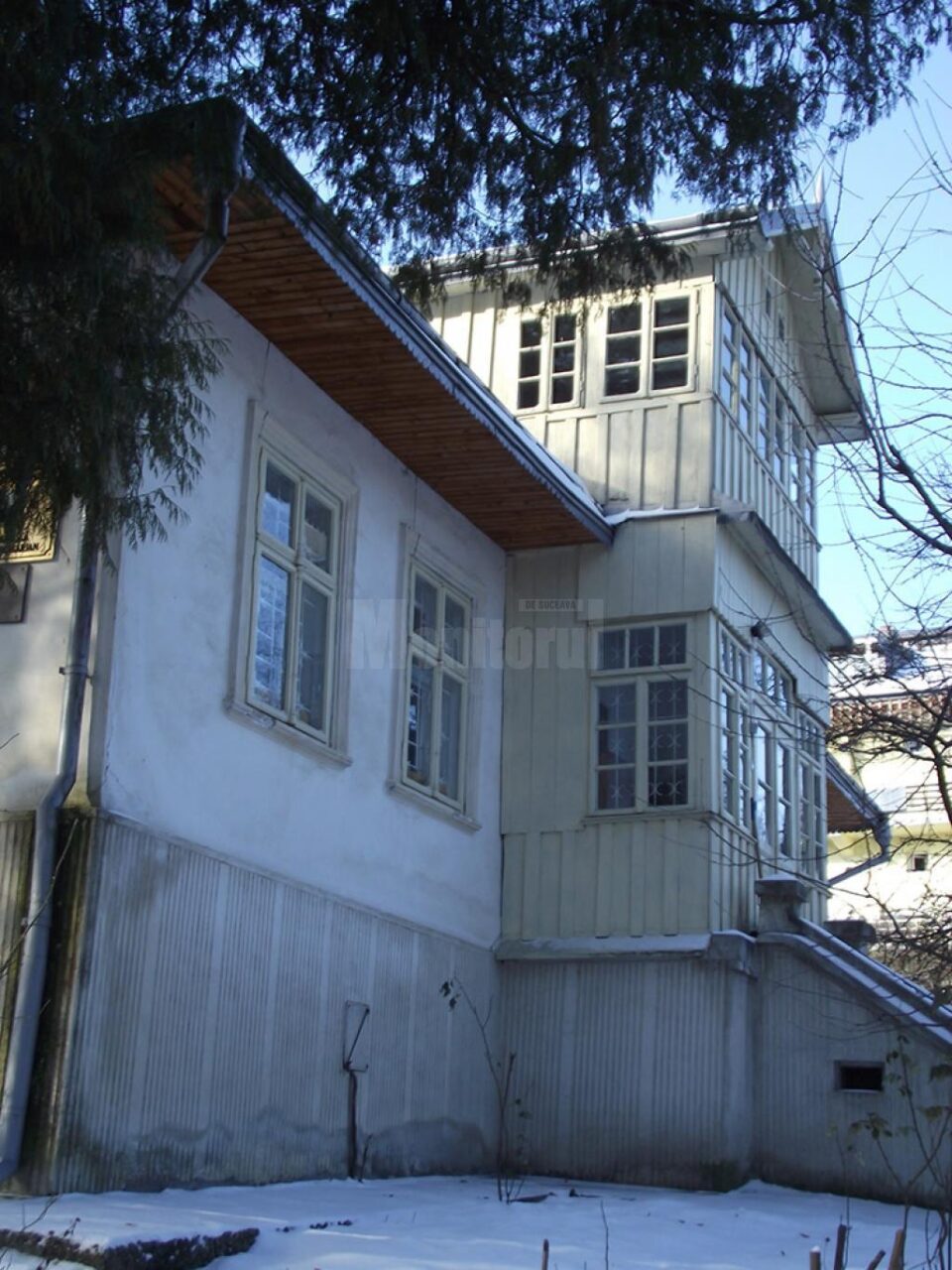 O casă din secolul al XVIII-lea, care a aparținut familiei armene Kapri, adăpostește singurul muzeu memorial din municipiul Suceava