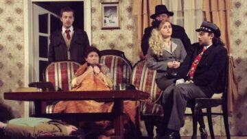 Aplauze la scenă deschisă pentru actorii botoșăneni, după spectacolul „Bani din cer”