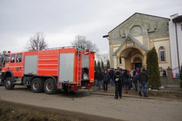 Sala de rugăciune a Bisericii penticostale apostolice din Mitocu Dragomirnei a luat foc ieri, la ora prânzului