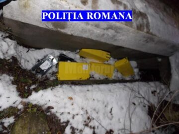 Hoți de acumulatori din relee de telefonie mobilă, prinși de polițiști