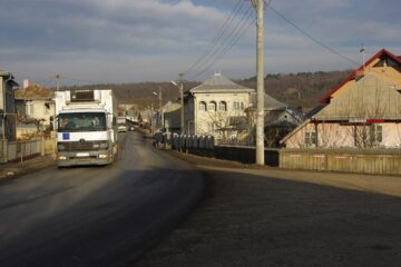 Plăcutele puse de oamenii care stau în zonă