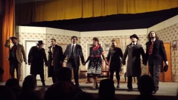 Aplauze la scenă deschisă pentru actorii botoșăneni, după spectacolul „Bani din cer”