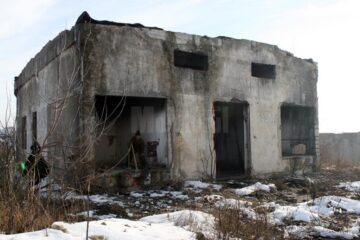Căutătorii de fier între ruinele fostei Avicola - Platforma Plopeni