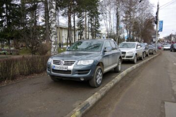 Prin acea zonă nu trece, se pare, nici o mașină de poliție, deși și Primăria, Poliția Municipală ori cea Județeană sunt la câteva zeci de metri