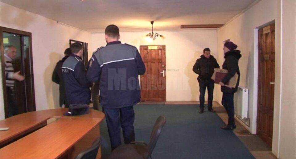 Perchezițiile au vizat biroul consilierului primarului din Preutești, moștenitorul a mari suprafețe de pădure