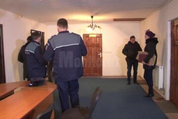 Perchezițiile au vizat biroul consilierului primarului din Preutești, moștenitorul a mari suprafețe de pădure