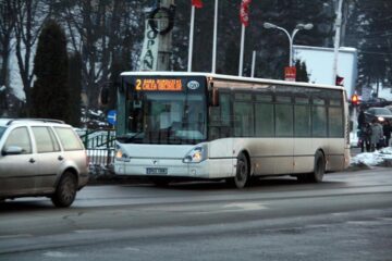 Aproximativ 2.800 de elevi vor beneficia de abonamente de transport în comun