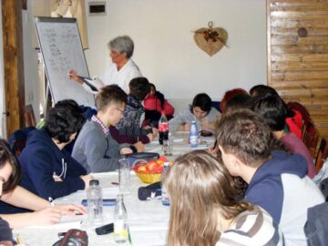Elevi, profesori, universitari și oameni de știință pasionați de fizică, astrofizică și astronomie, la Tabăra Națională de la Voroneț