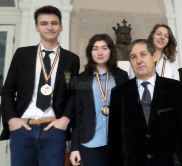 Elevi, profesori, universitari și oameni de știință pasionați de fizică, astrofizică și astronomie, la Tabăra Națională de la Voroneț
