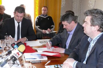 La Primăria municipiului Fălticeni a fost semnat ieri contractul de lucrări pentru proiectul „Înființare infrastructură de agrement Nada Florilor”