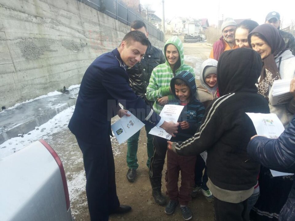 Campanie a poliției printre romii de pe Mirăuți, pentru a-și trimite copiii la școală