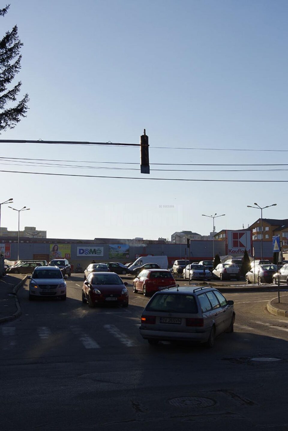 Kaufland vrea să închidă cu bariere accesul în parcarea de pe strada Universității