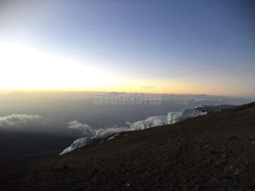 Patru suceveni au ajuns pe Kilimanjaro, acoperișul Africii