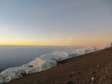 Patru suceveni au ajuns pe Kilimanjaro, acoperișul Africii