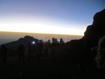 Patru suceveni au ajuns pe Kilimanjaro, acoperișul Africii