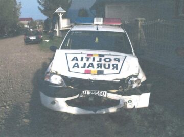 Mașina de poliție implicată în evenimentul rutier de acum aproape cinci ani
