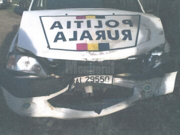 Mașina de poliție implicată în evenimentul rutier de acum aproape cinci ani