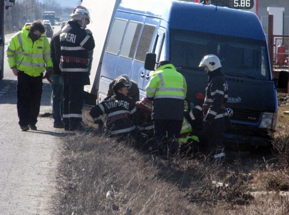 O autoutilitară înmatriculată în Suceava a fost implicată într-un accident rutier care s-a petrecut ieri, în municipiul Bistrița. Foto: bistriteanul.ro