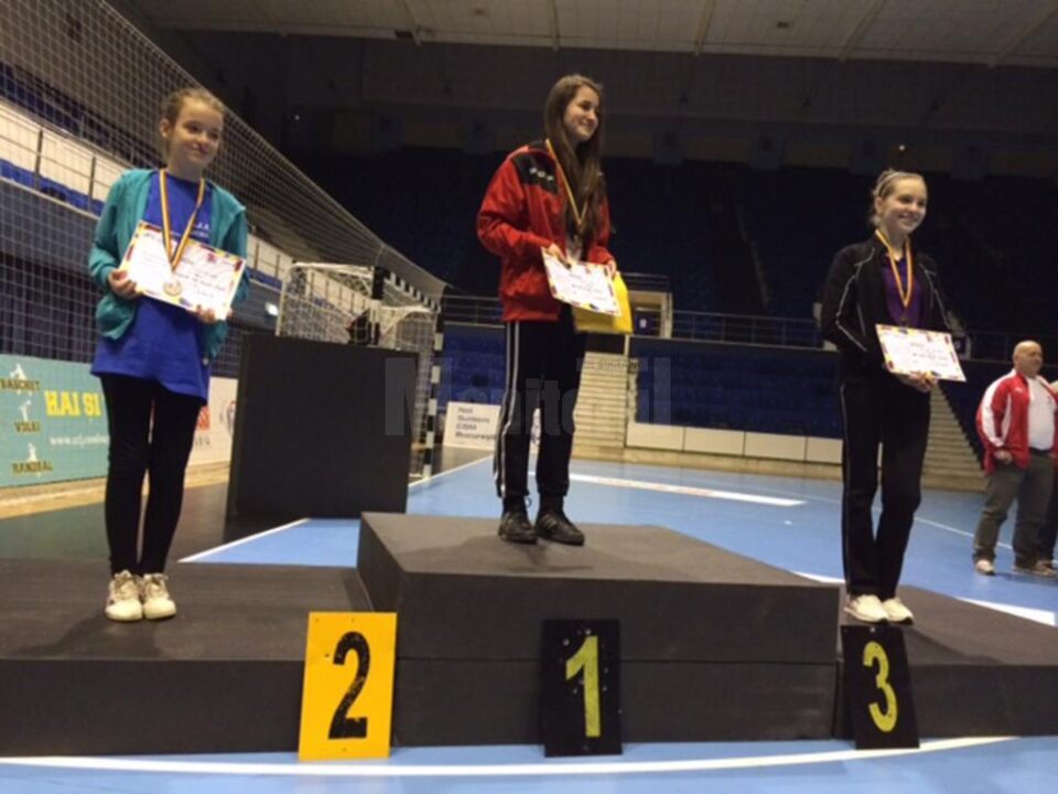 Podiumul la junioare III a fost ocupat în întregime de sportivele din Rădăuți
