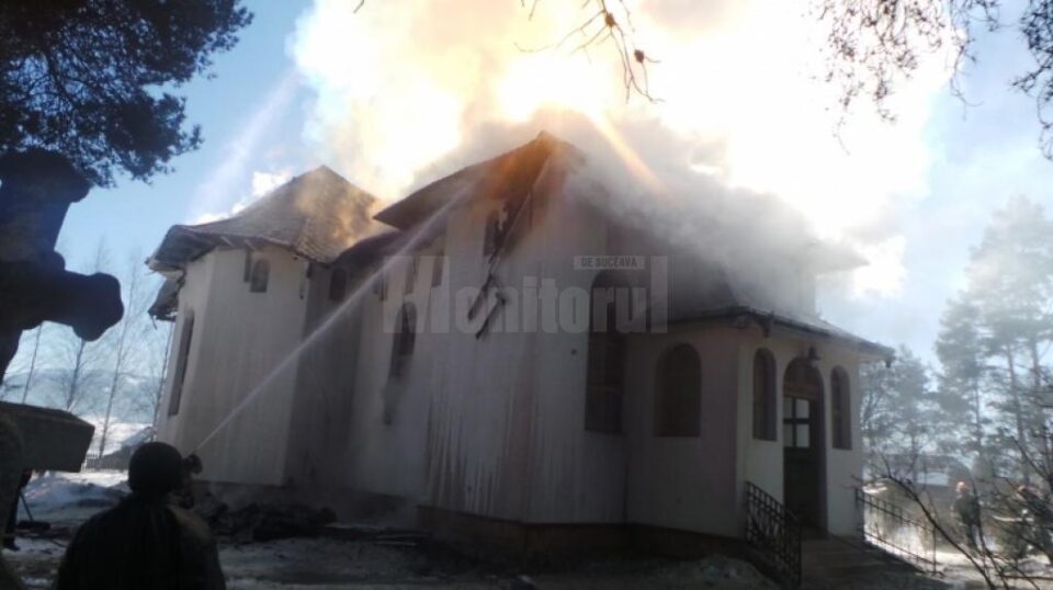 Incendiu de mari proporții la biserica din Poiana Stampei Foto: bistriteanul.ro