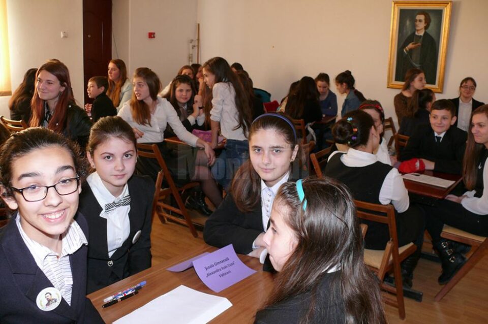 Sala „Pictor Aurel Băeșu” a Muzeului de Artă „Ion Irimescu” a găzduit sâmbătă, 14 februarie, a patra ediție a Concursului „Numai poetul…” Sala „Pictor Aurel Băeșu” a Muzeului de Artă „Ion Irimescu” a găzduit sâmbătă, 14 februarie, a patra ediție a Concursului „Numai poetul…”