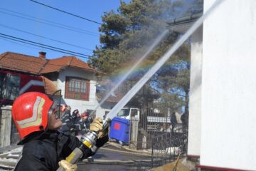 O biserică de lemn din secolul XIX, monument istoric, distrusă de un incendiu