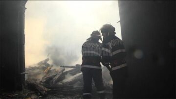 O biserică de lemn din secolul XIX, monument istoric, distrusă de un incendiu