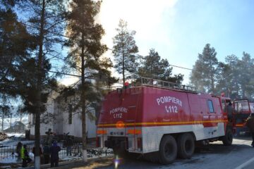 O biserică de lemn din secolul XIX, monument istoric, distrusă de un incendiu