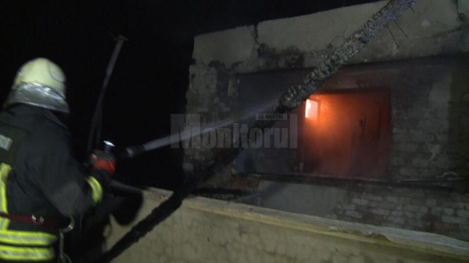 Un incendiu a mistuit casa în care locuia fiica primarului din Milișăuți