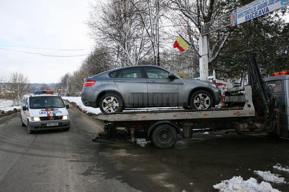 Mașinile ridicate de polițiști în urma perchezițiilor cu scandal
