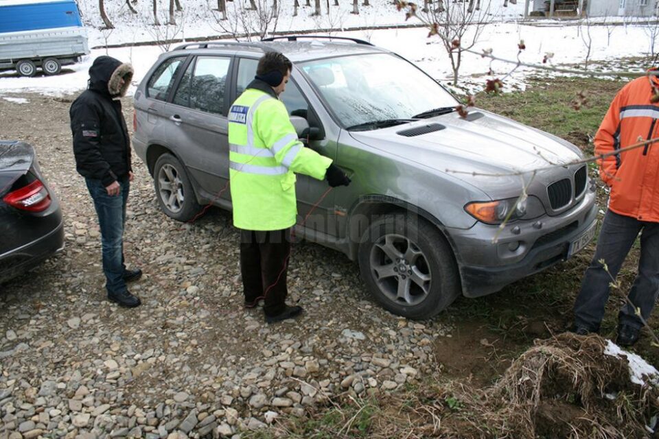 Mașinile ridicate de polițiști în urma perchezițiilor cu scandal