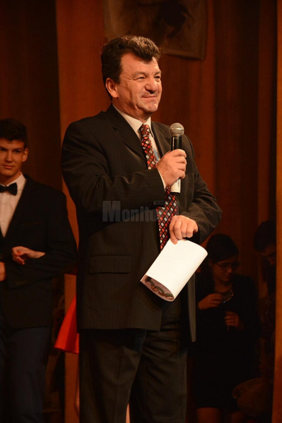 Prof. Virginel Iordache: „Nu candidez împotriva domnului Lazăr, însă consider că trebuie să existe concurență” Prof. Virginel Iordache: „Nu candidez împotriva domnului Lazăr, însă consider că trebuie să existe concurență”