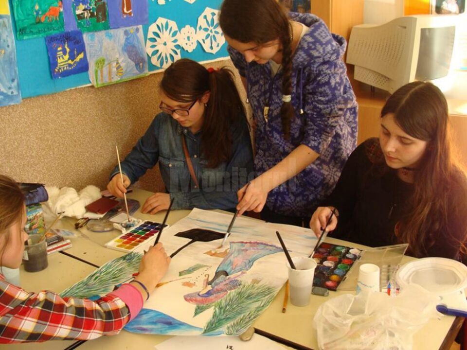 Elevii dorneni la concursul de desene