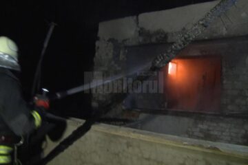 În locuința care a ars stăteau cuscrii primarului din Milișăuți, Mircea Laurus, și fiica edilului, împreună cu doi copii minori