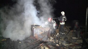 În locuința care a ars stăteau cuscrii primarului din Milișăuți, Mircea Laurus, și fiica edilului, împreună cu doi copii minori